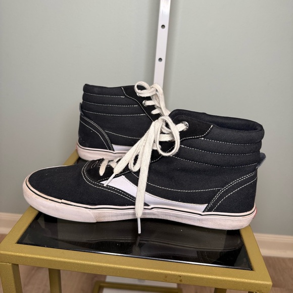 Men’s High Top Levi Sneaker Lace Up Black With White Detail Size 12 - Picture 6 of 8